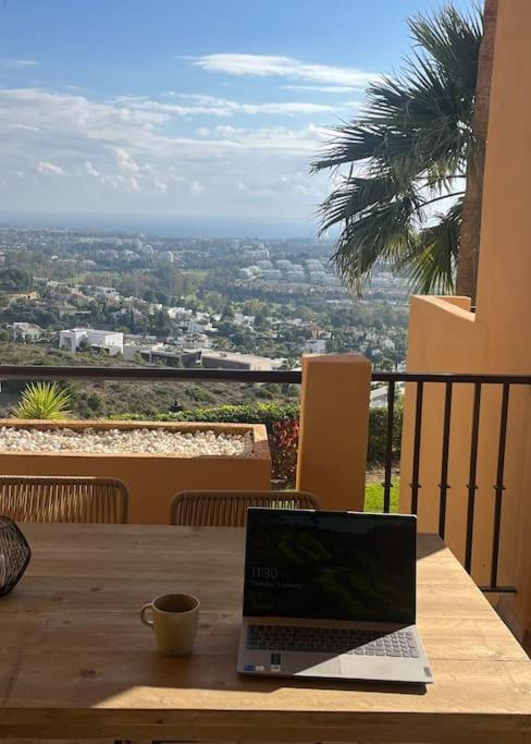 Elegant Apartment, Stunning Views, Fully Renovated In La Hacienda Del Senorio De Cifuentes Lägenhet Estepona