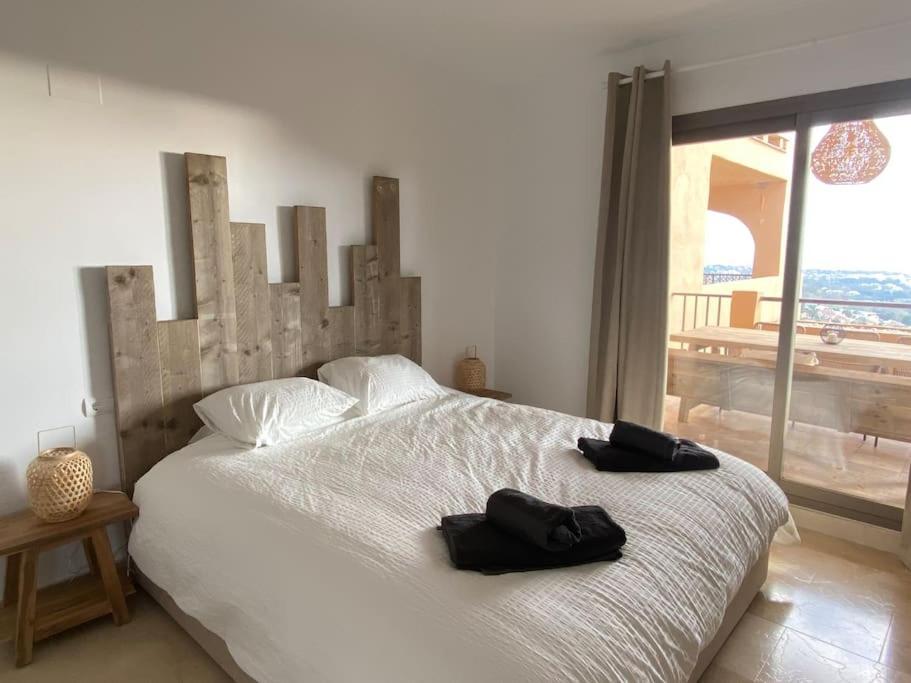 Elegant Apartment, Stunning Views, Fully Renovated In La Hacienda Del Senorio De Cifuentes Appartement