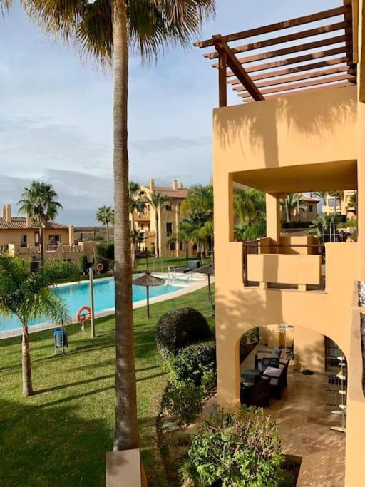 Elegant Apartment, Stunning Views, Fully Renovated In La Hacienda Del Senorio De Cifuentes Estepona