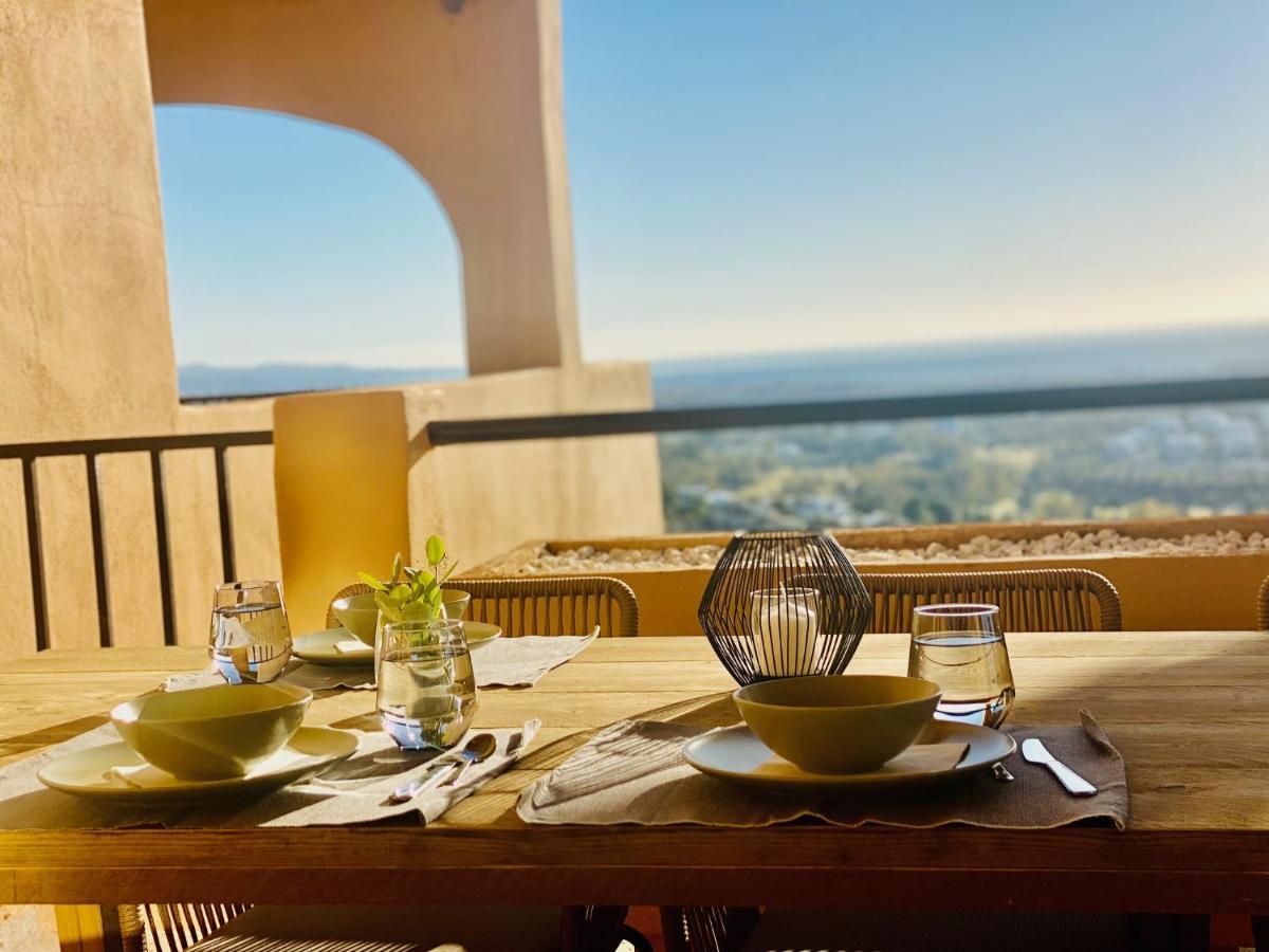 Elegant Apartment, Stunning Views, Fully Renovated In La Hacienda Del Senorio De Cifuentes Appartement